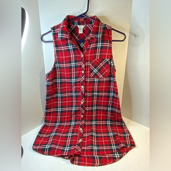 Forever 21 Tops - Forever 21 red, black and white tartan plaid sleeveless shirt size M
